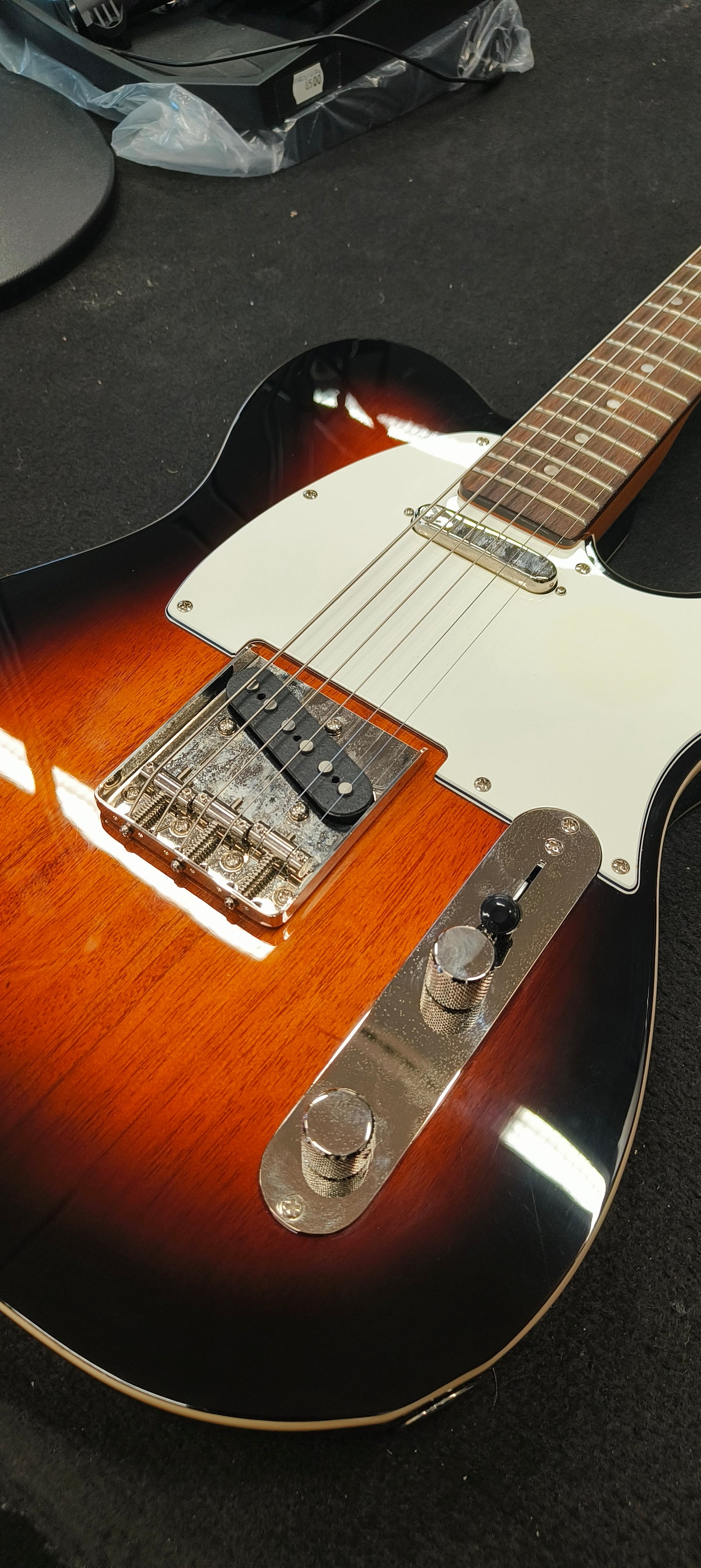 Squier CV Baritone Tele Custom LRL 3TS (uudenveroinen)