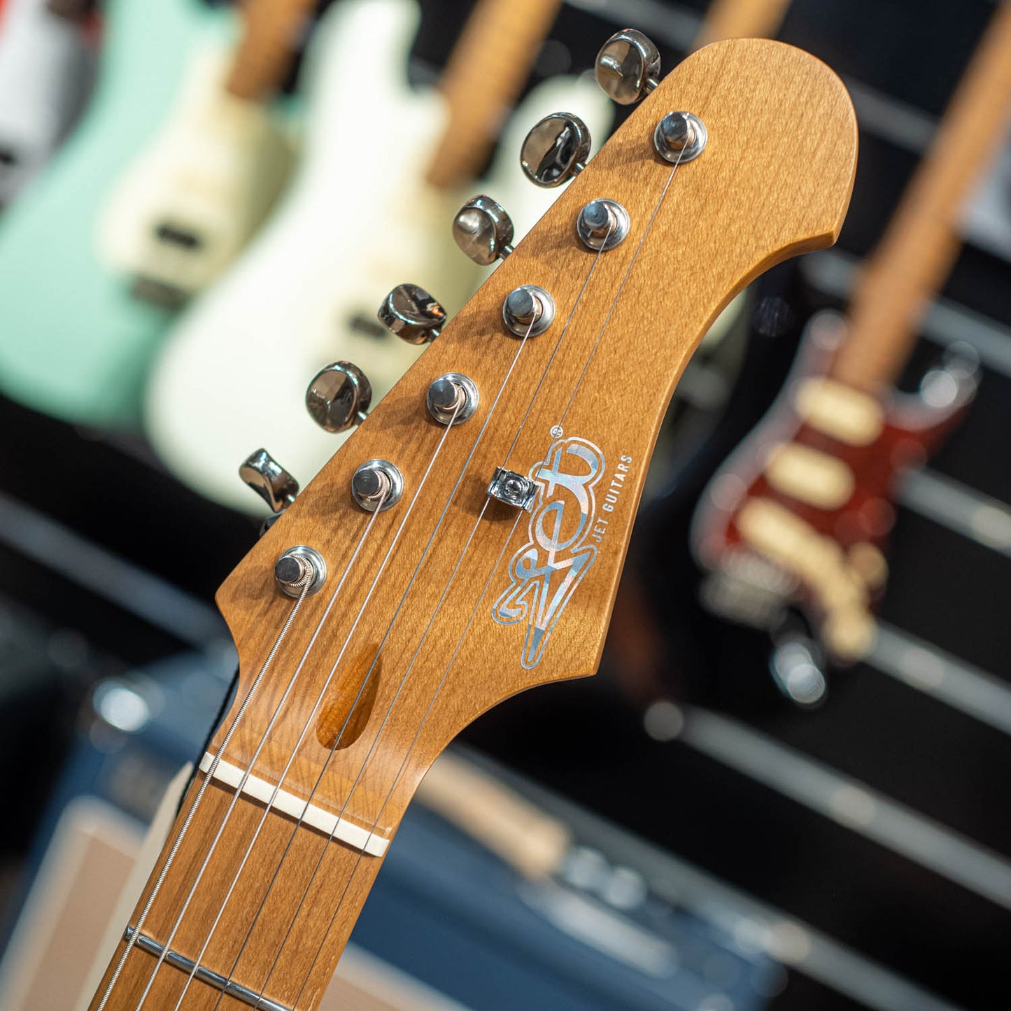 Jet Guitars Elite JT-30 Gold w/ Gig Bag