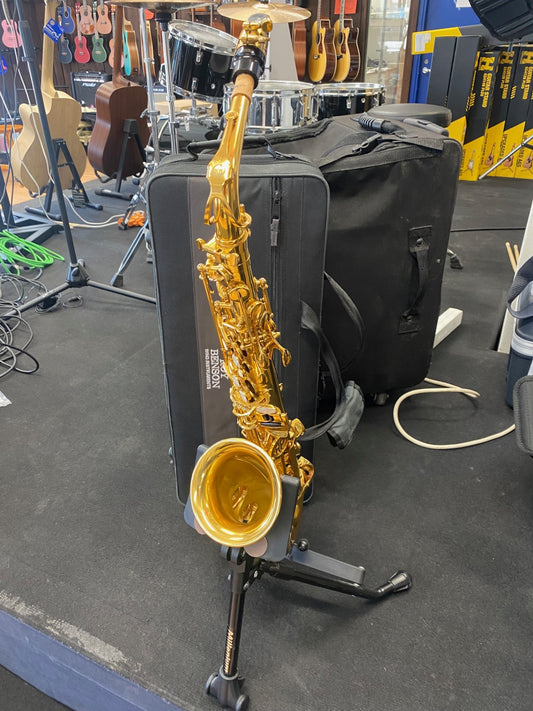 Roy Benson AS-302 alttosaksofoni ja kotelo