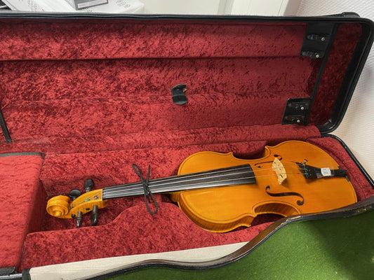 Käsintehty suomalainen 4/4 viulu nro 23