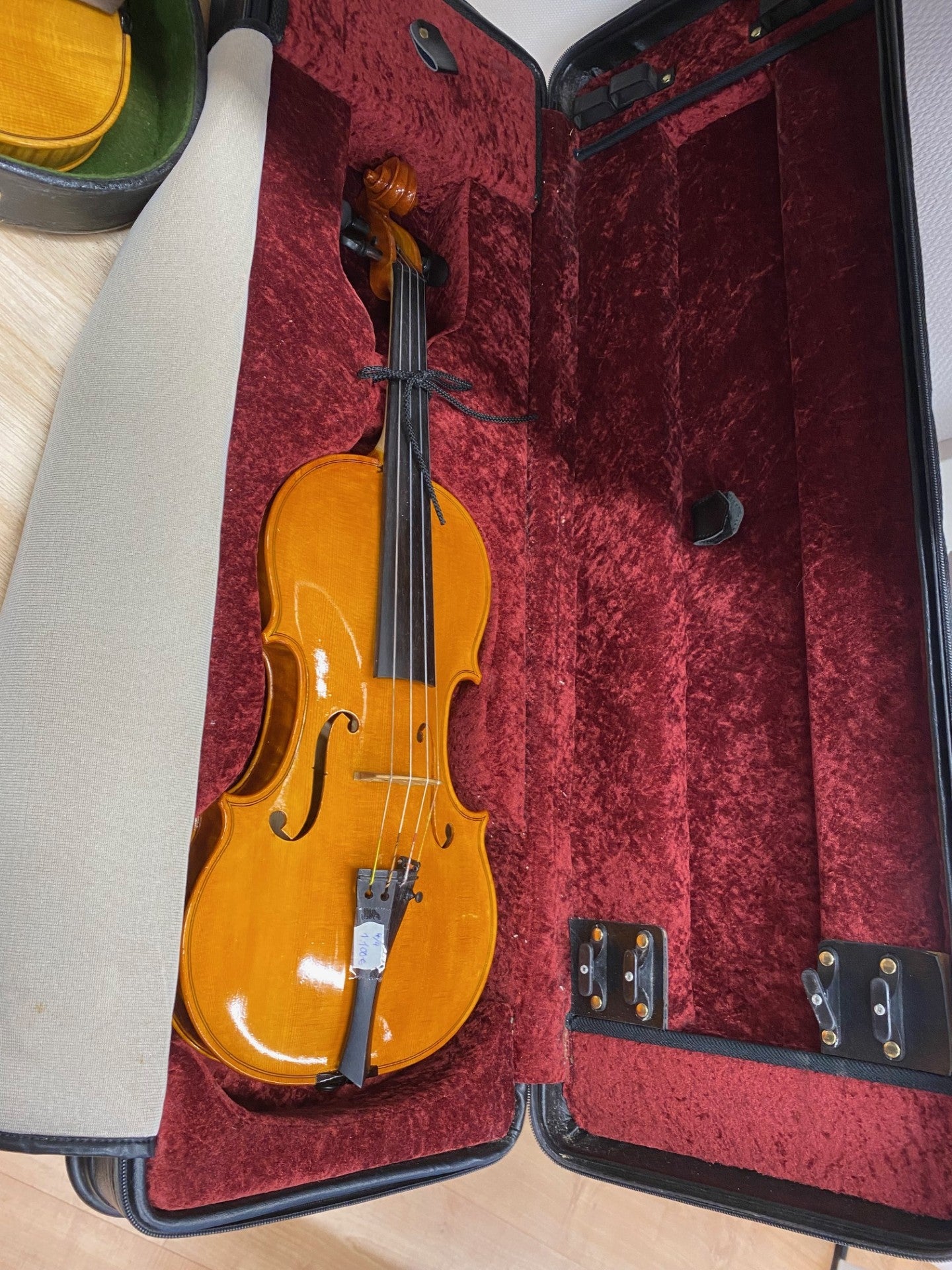 Käsintehty suomalainen 4/4 viulu nro 06