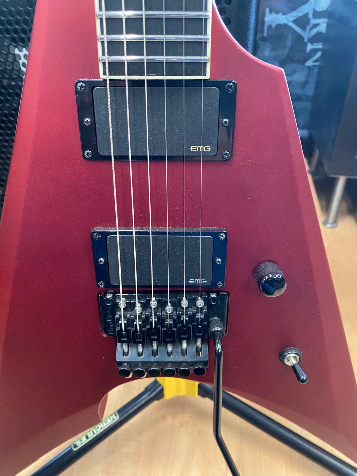 Käytetty ESP LTD Arrow-1000 Fluence Candy Red Satin