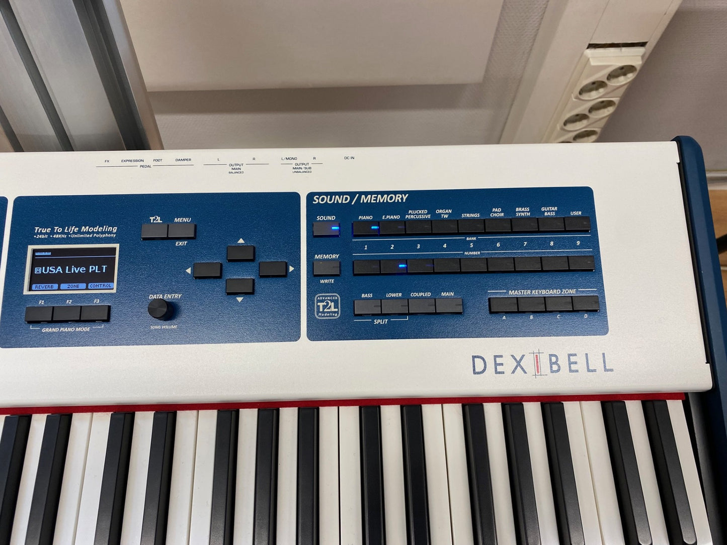 Dexibell S4 Stage Piano Käsintehty Italia