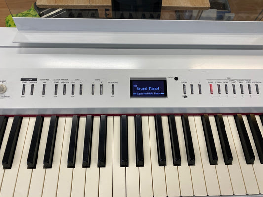 Roland FP-7 valkoinen