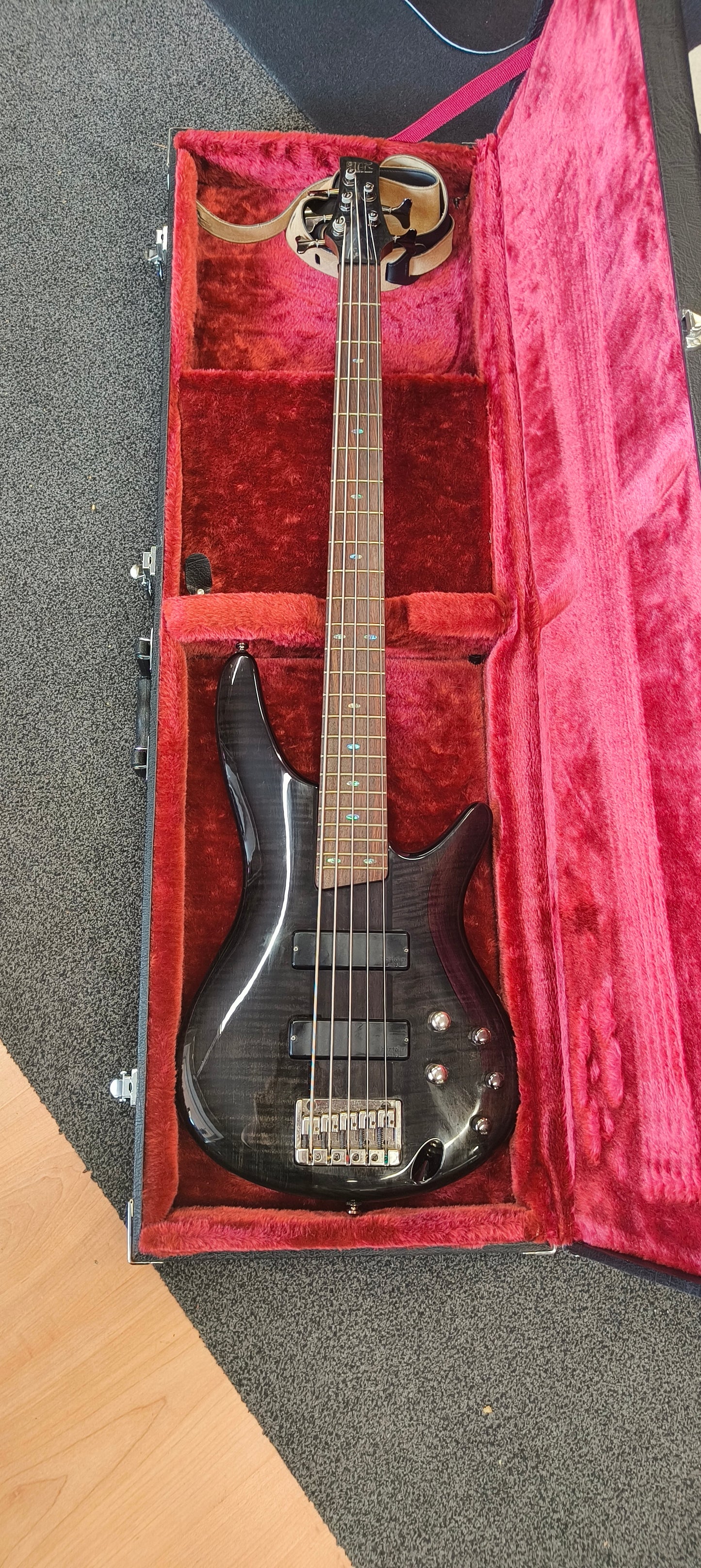 KÄYTETTY Ibanez SR705