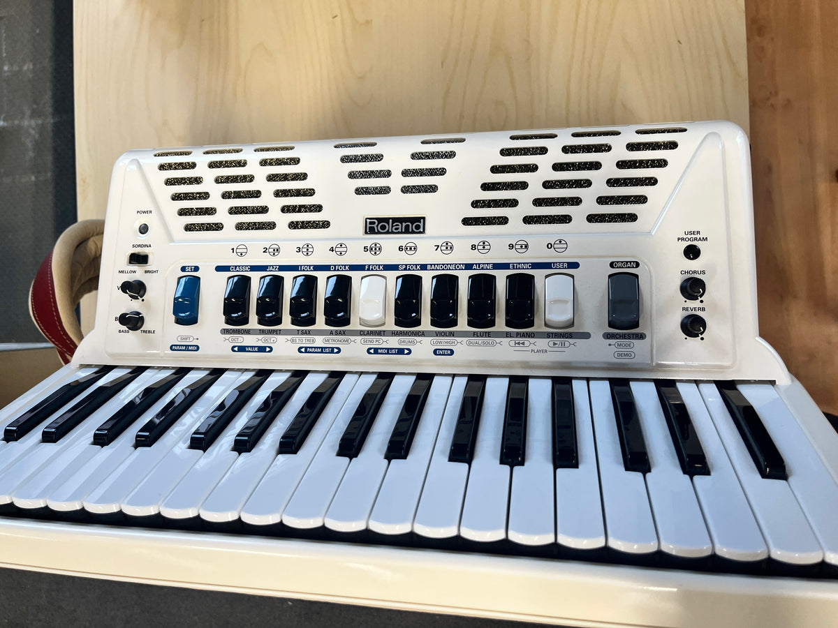 Roland FR-3X digiharmonikka (uudempi 3X-versio)