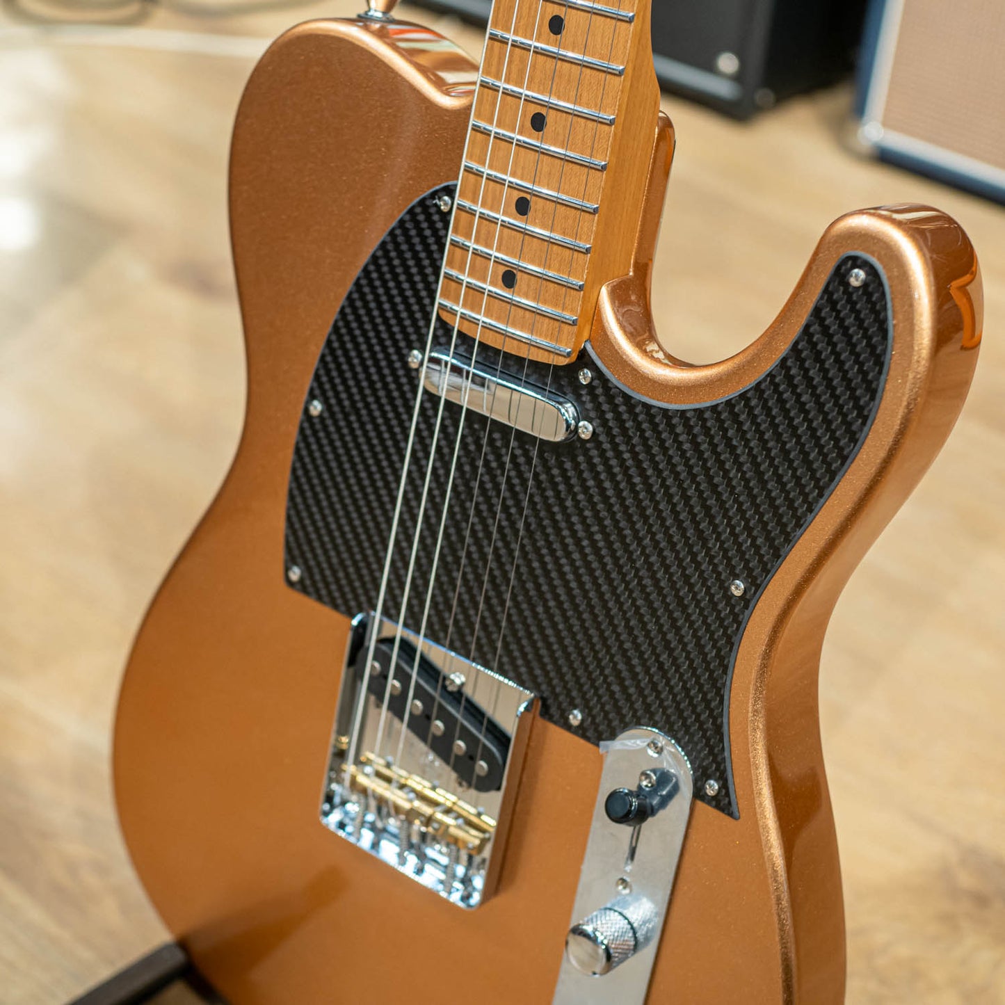 Jet Guitars Elite JT-30 Gold w/ Gig Bag