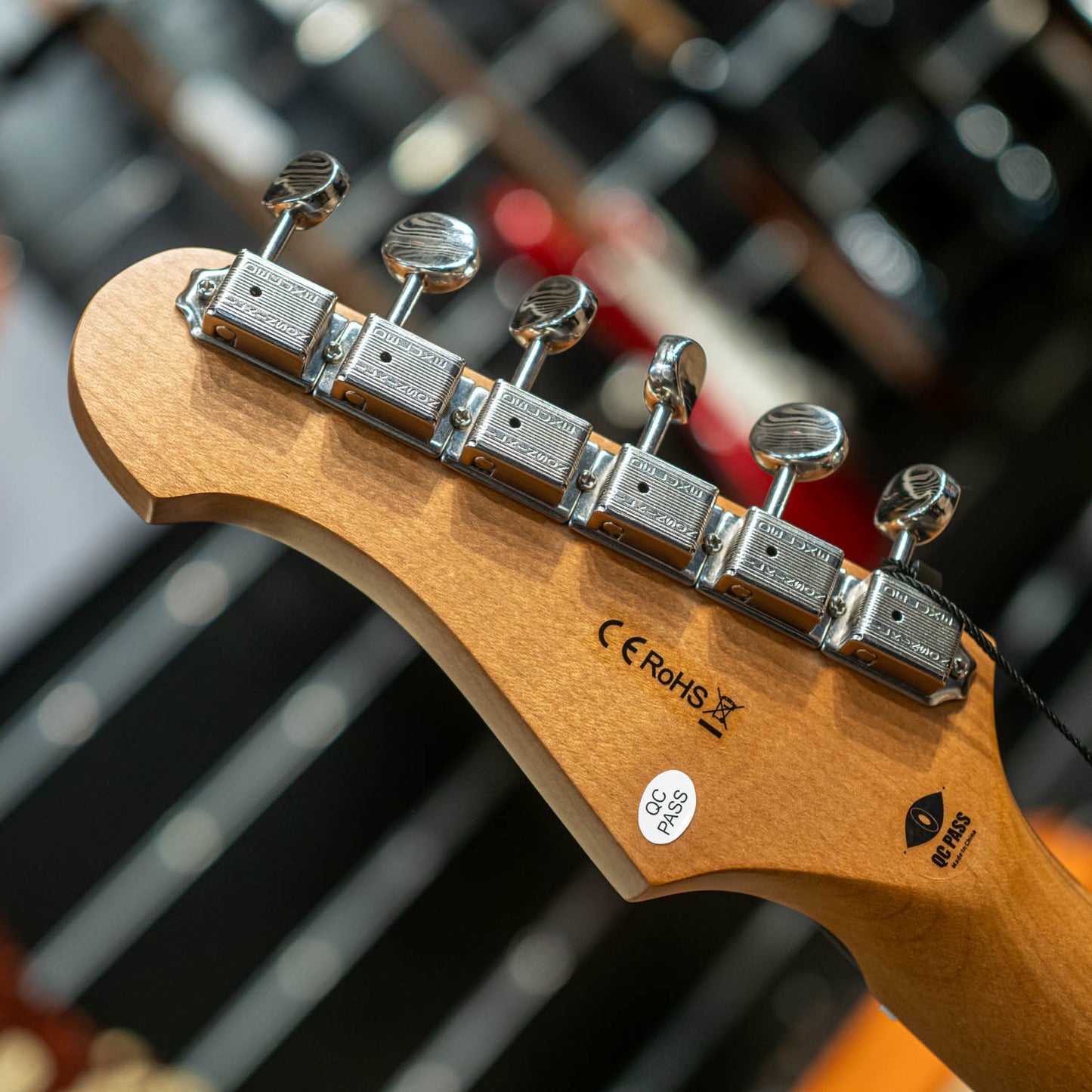 Jet Guitars Elite JT-30 Gold w/ Gig Bag