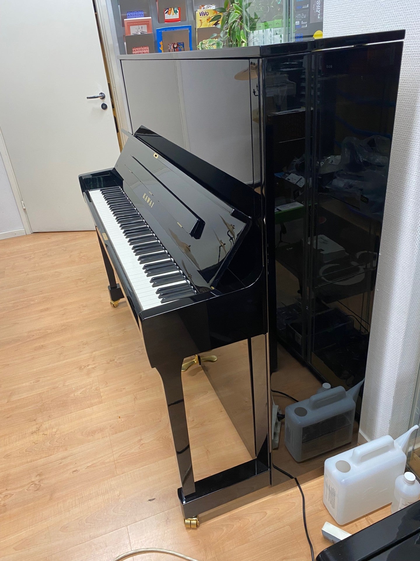 Kawai K-600 konserttipiano 134 cm HARVOIN KÄYTETTYNÄ!
