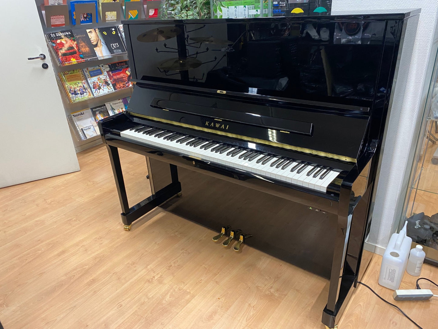 Kawai K-600 konserttipiano 134 cm HARVOIN KÄYTETTYNÄ!