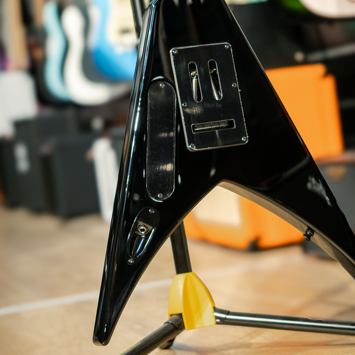 Spira Guitars V-420 FR Black Yellow Pinstripe
