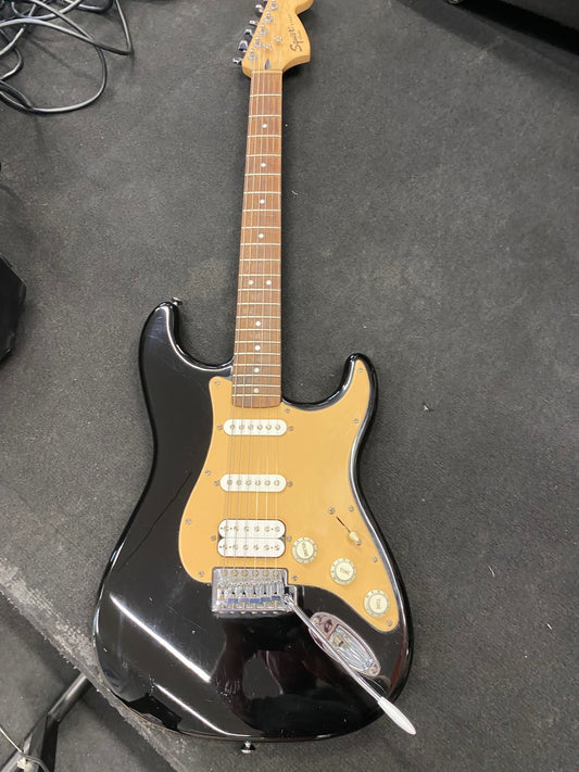 Fenderin Squier affinity HSS Black