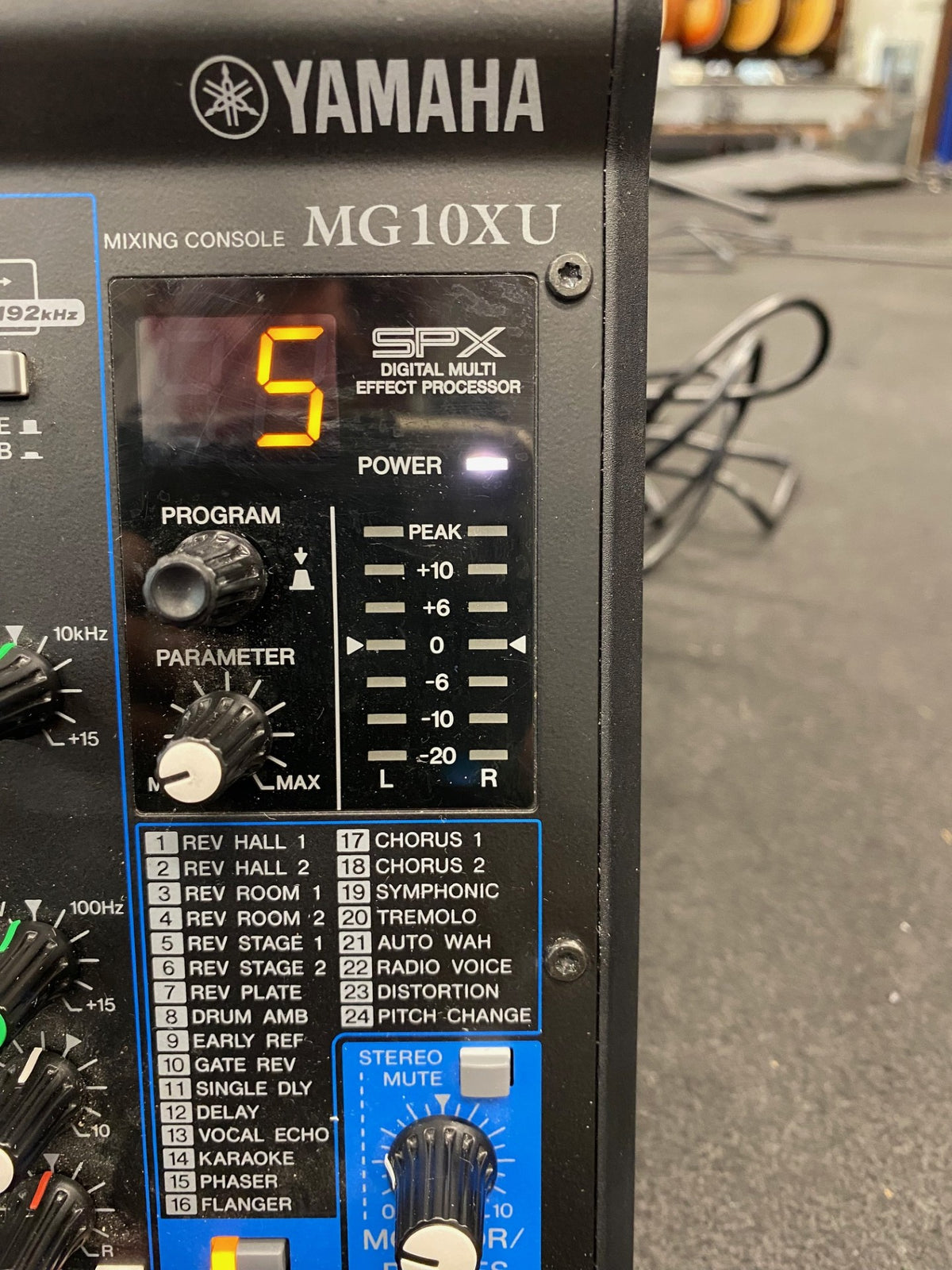 Yamaha MG10XU analogimikseri