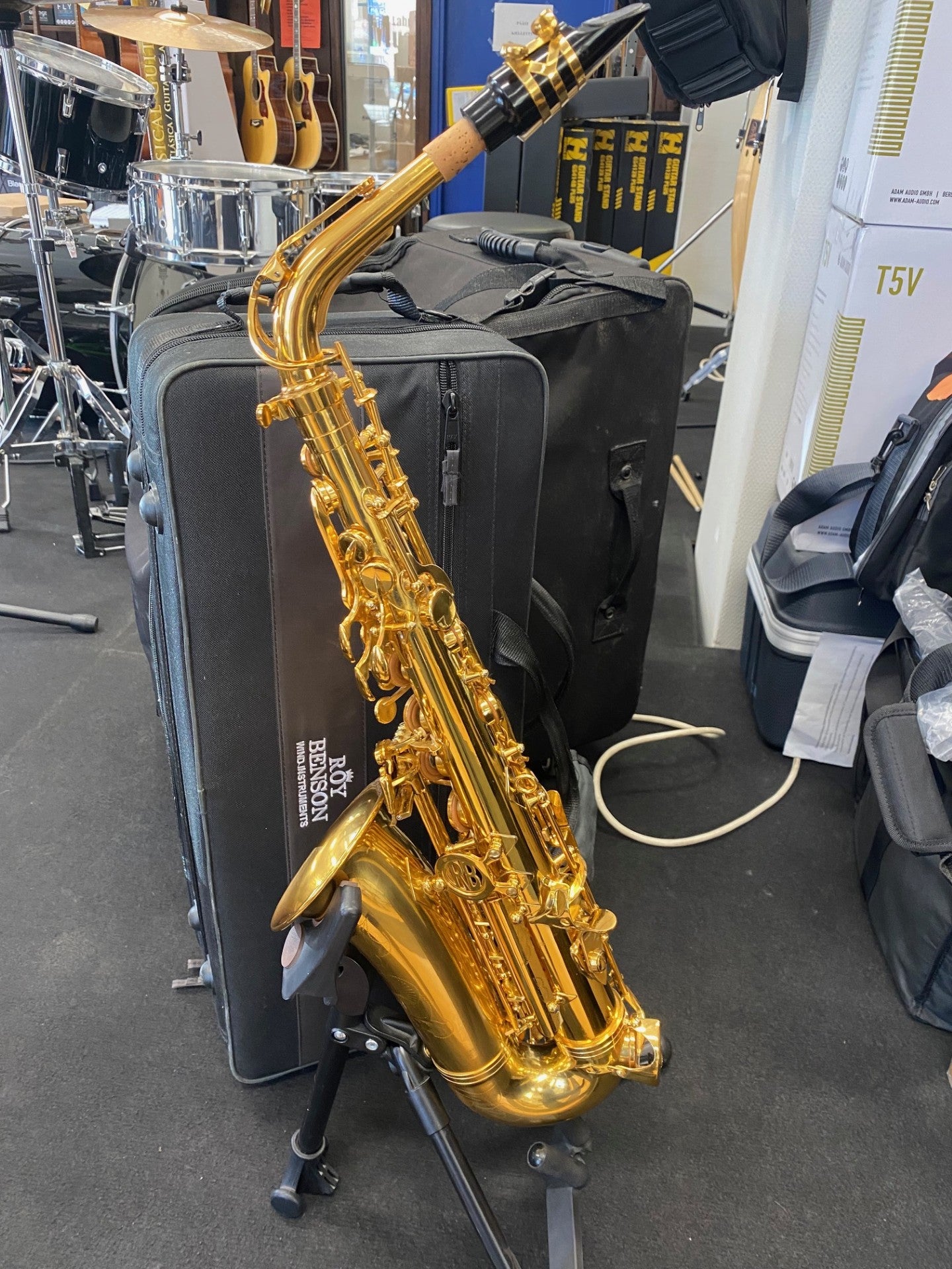 Roy Benson AS-302 alttosaksofoni ja kotelo