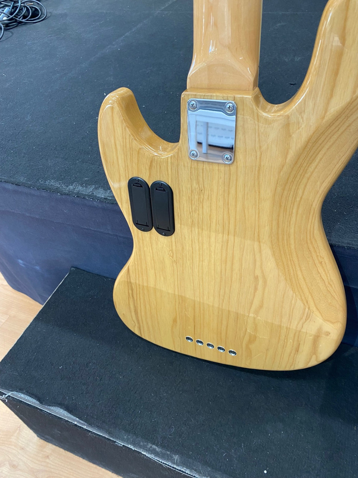 Käytetty Sire Marcus Miller V7 5 ST fretless (nauhaton basso)